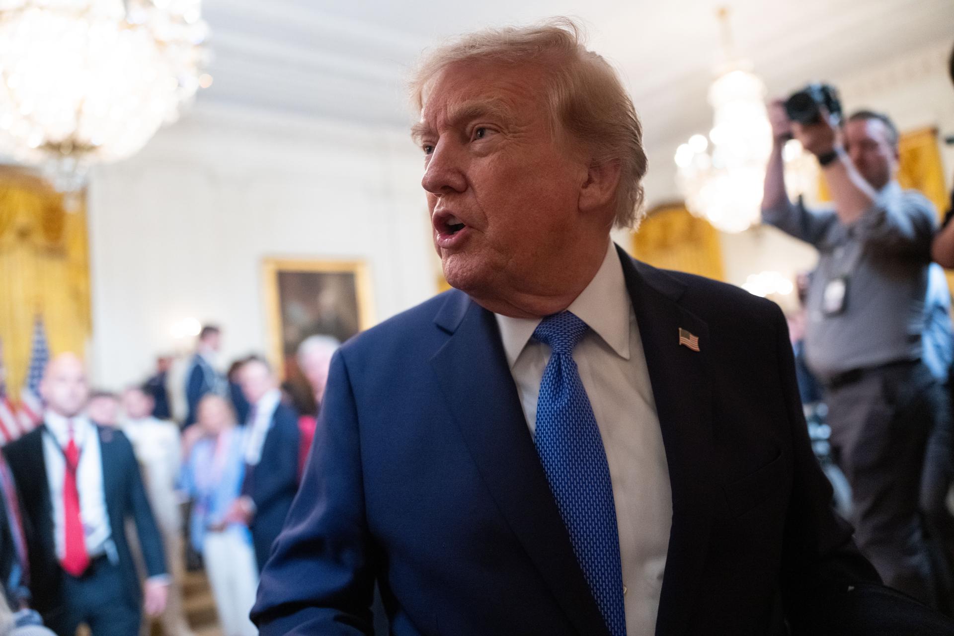 Trump pausa tres días los aranceles del 50 % a Canadá y asegura que hay un acuerdo