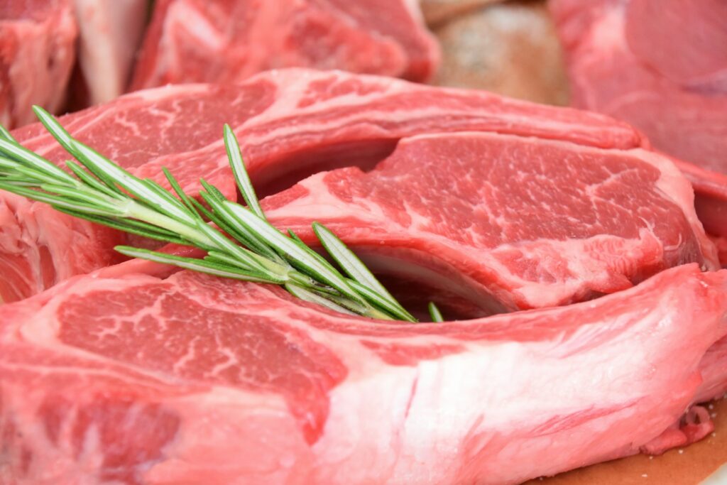 Trump permitirá la importación temporal de carne de res sin aranceles para reducir precios