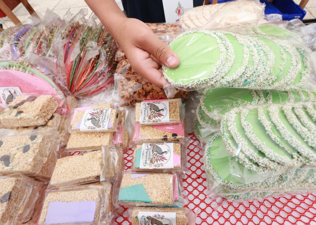 Productores de amaranto exhiben sus productos en defensa del grano ancestral