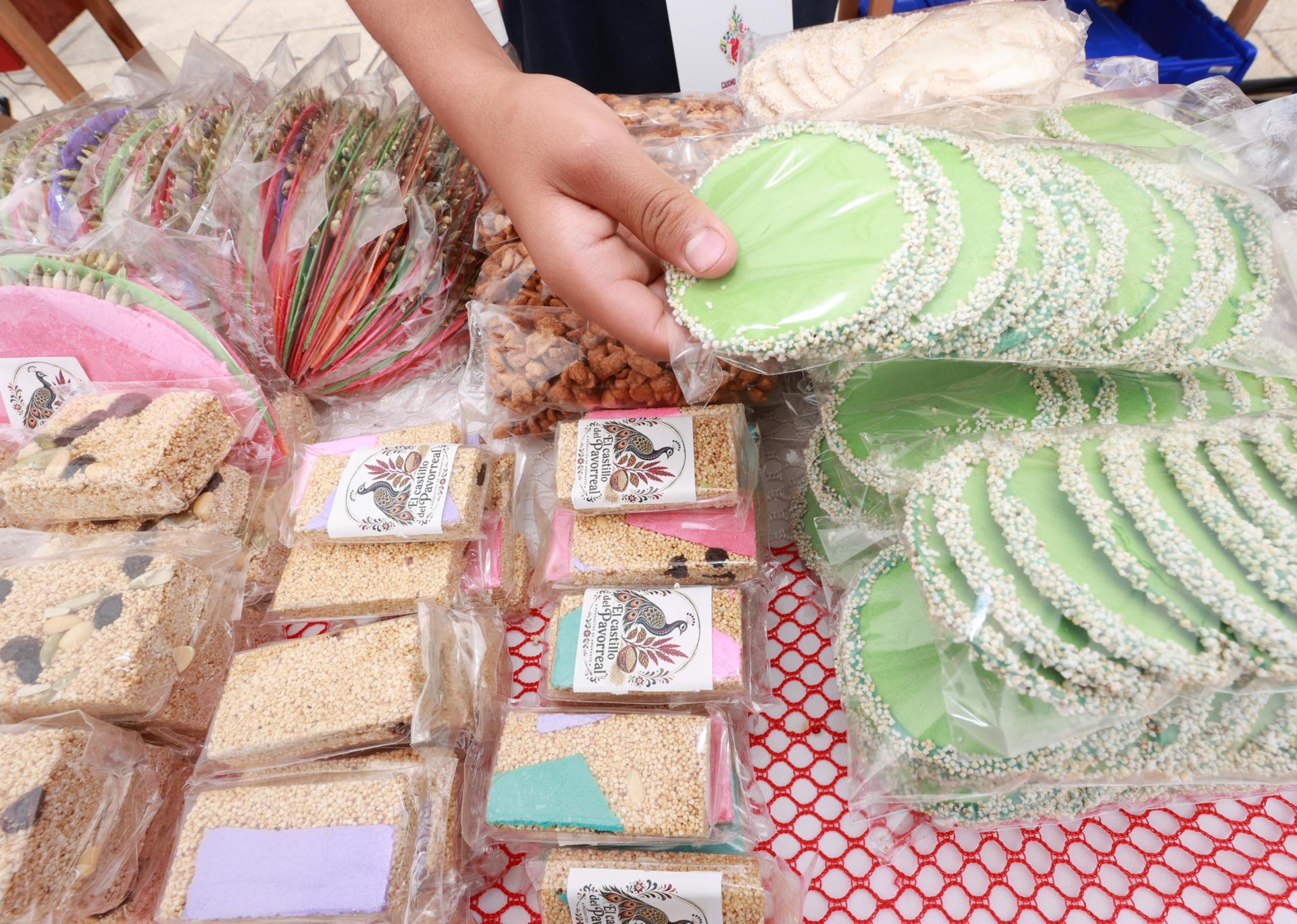Productores de amaranto exhiben sus productos en defensa del grano ancestral