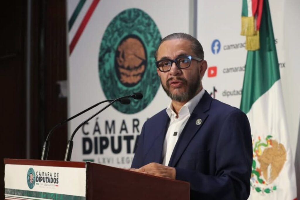 Hugo Eric Flores pide licencia como diputado para dirigir el PAZ; deja pendiente desafuero de ‘Alito’ Moreno