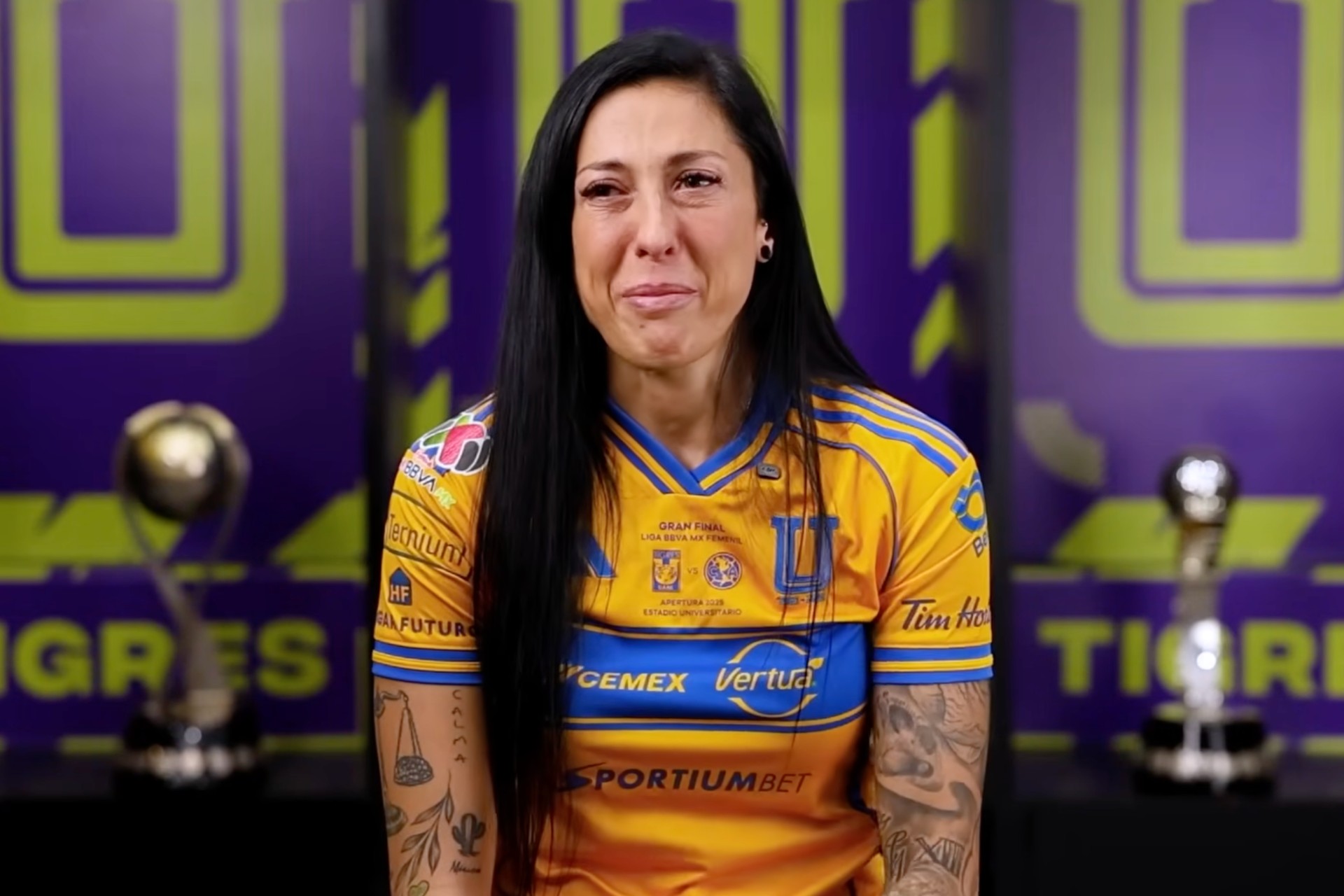 Entre lágrimas, Jenni Hermoso se despide de los Tigres de la UANL