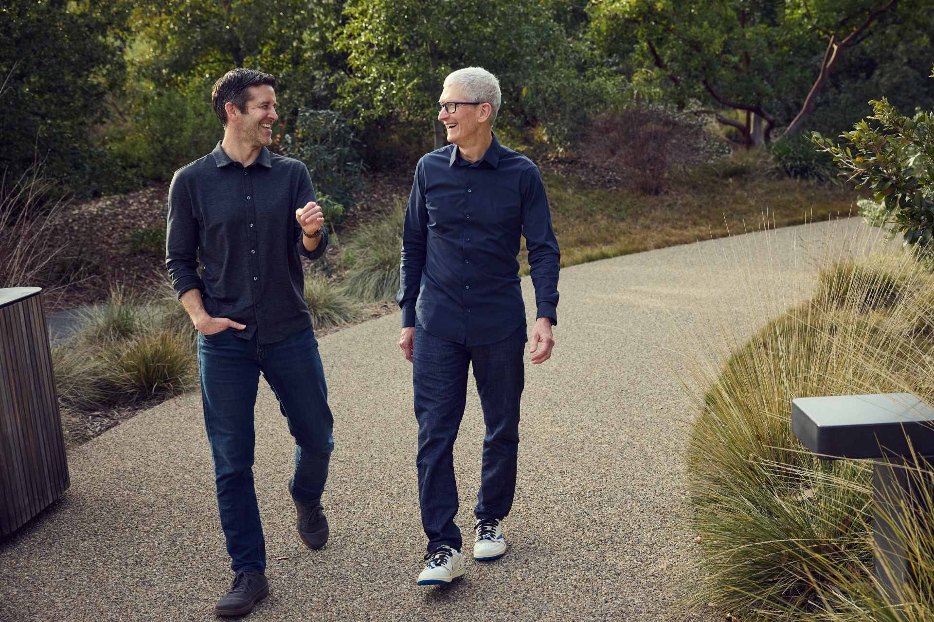 Apple inicia una nueva era: John Ternus sucede a Tim Cook al frente de Apple