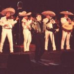 Revelan imágenes inéditas del archivo de Juan Gabriel tras 10 años de su muerte