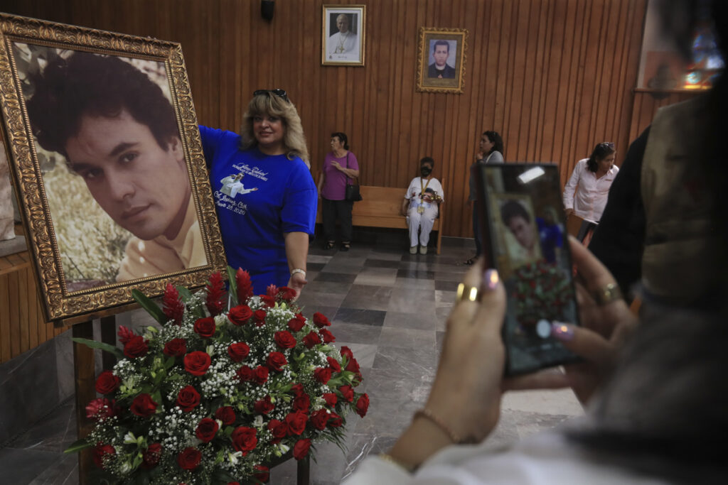 Juan Gabriel reúne a seguidores de México y EE.UU. en Ciudad Juárez - juan-gabriel-reune-a-seguidores-de-mexico-y-eeuu-en-ciudad-juarez-2-1024x683