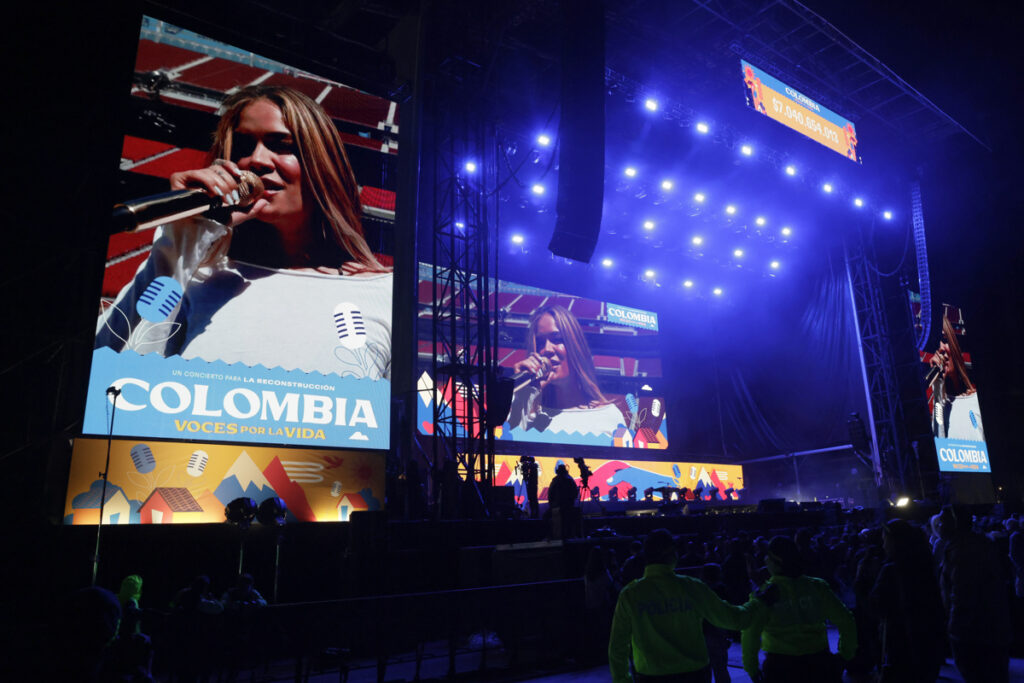 Karol G dona un millón de dólares a concierto benéfico luego del terremoto en Colombia - karol-g-dona-un-millon-de-dolares-a-concierto-benefico-luego-del-terremoto-en-colombia-1024x683