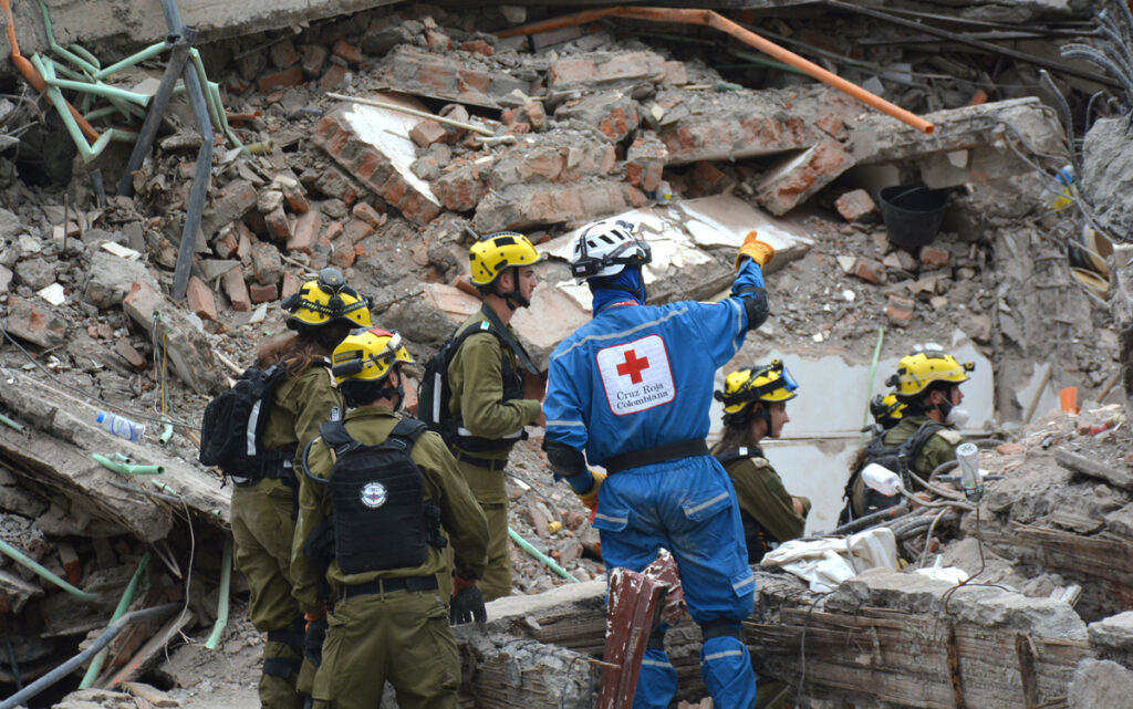 Las labores de emergencia en Colombia tras el sismo entran en una nueva fase - las-labores-de-emergencia-en-colombia-tras-el-sismo-entran-en-una-nueva-fase-1024x641