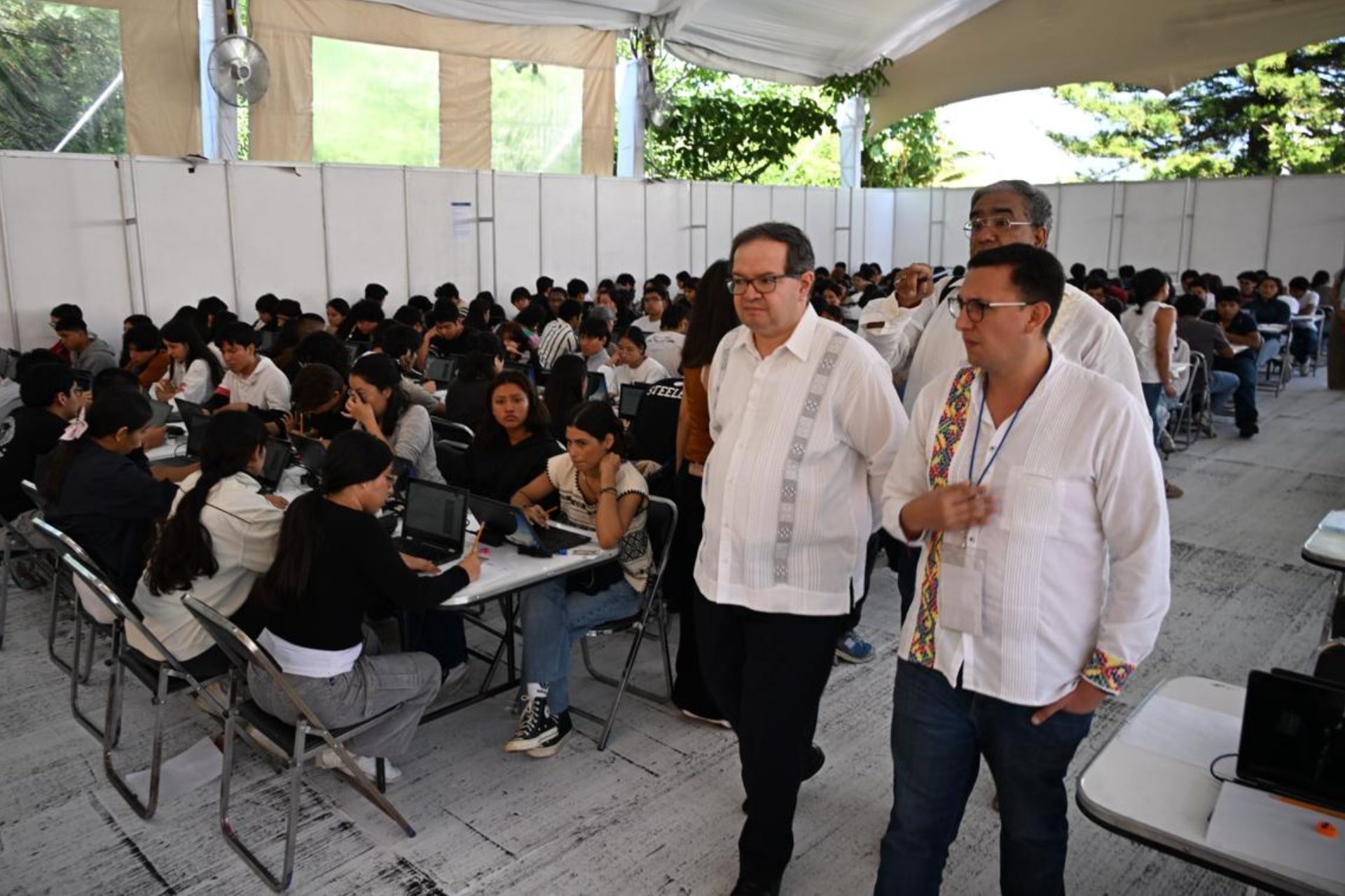Rector Leonardo Lomelí supervisa en Oaxaca el examen de control de la UNAM