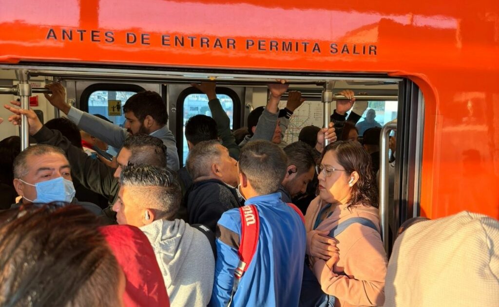 Metro CDMX registra alta afluencia este lunes de regreso a clases