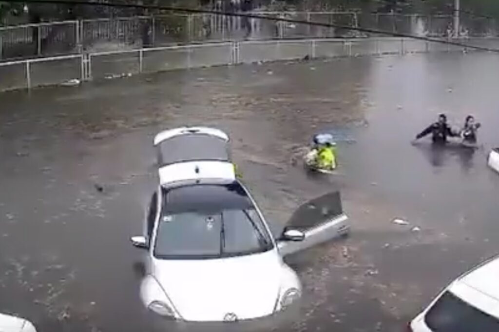 Fuerte lluvia causa inundaciones en la Zona Metropolitana de Guadalajara, Jalisco
