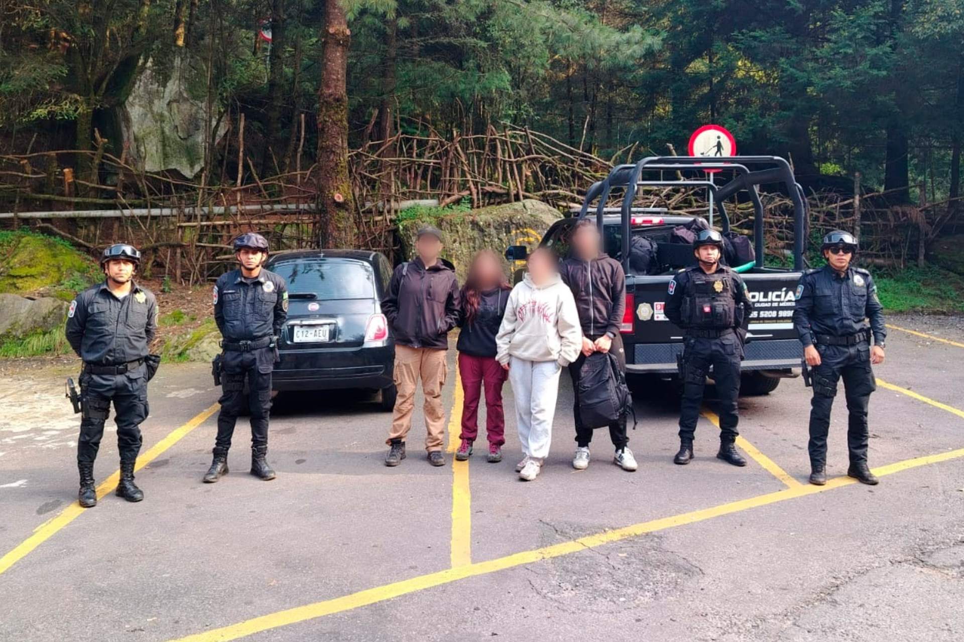 Rescatan a cuatro estudiantes extraviados en Los Dinamos, CDMX
