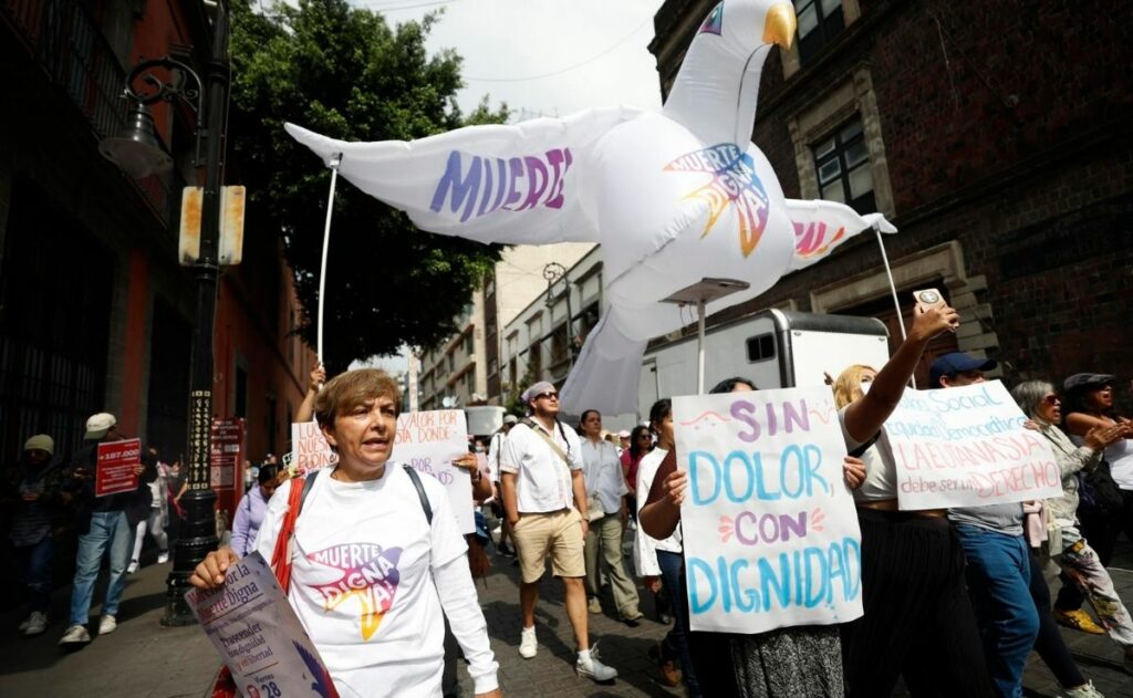 CDMX abre la puerta al debate sobre la eutanasia tras marcha por una muerte digna