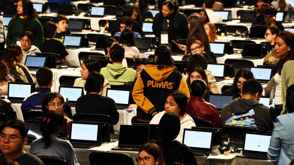 Más de 8 mil aspirantes presentan examen presencial de la UNAM en CDMX - mas-de-8-mil-aspirantes-presentan-examen-presencial-de-la-unam-en-el-palacio-de-los-deportes-1-1024x576