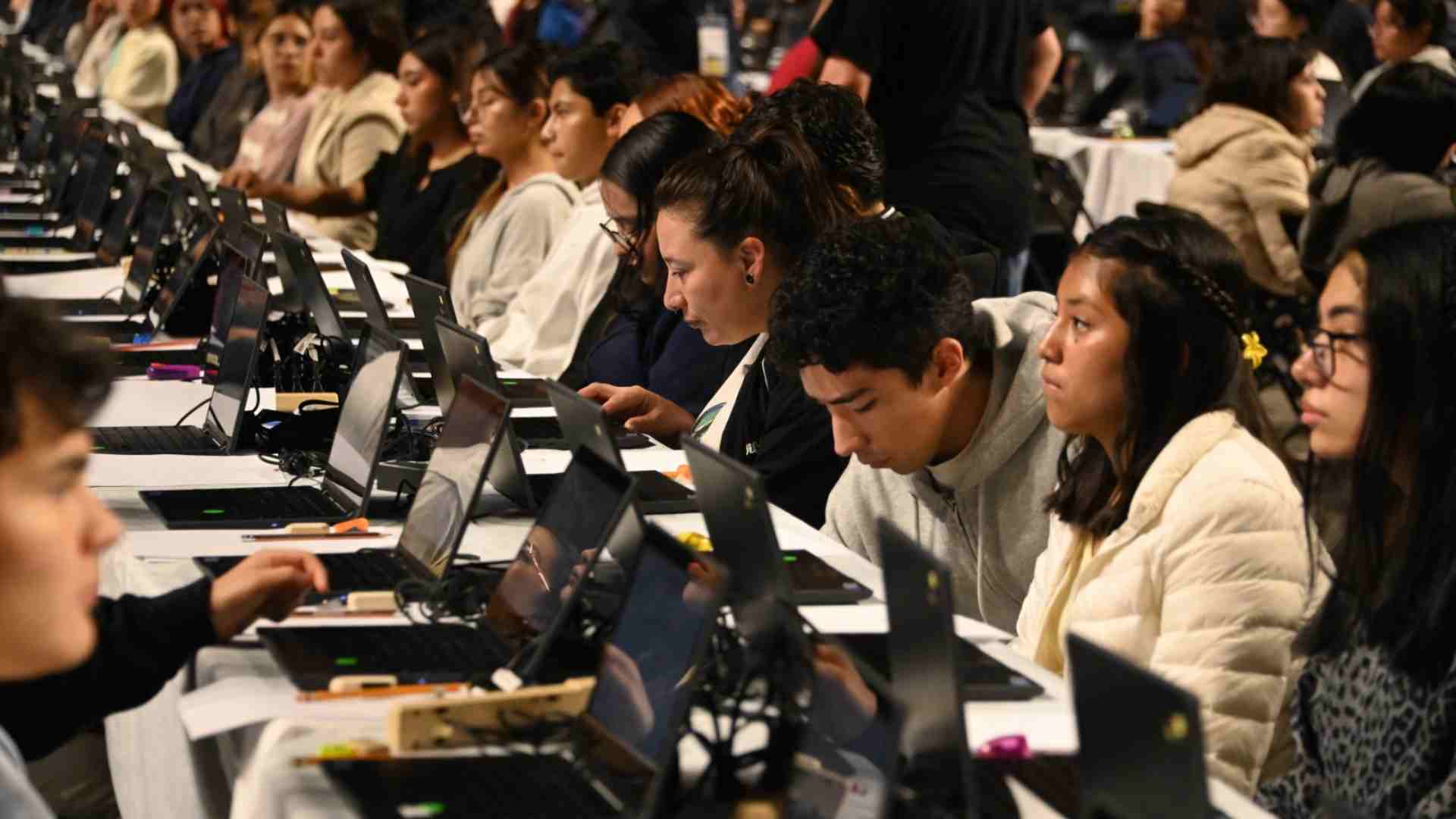 Más de 8 mil aspirantes presentan examen presencial de la UNAM en CDMX
