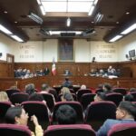Sheinbaum reprocha a ministros de la Corte por buscar seguro médico pagado con recursos públicos