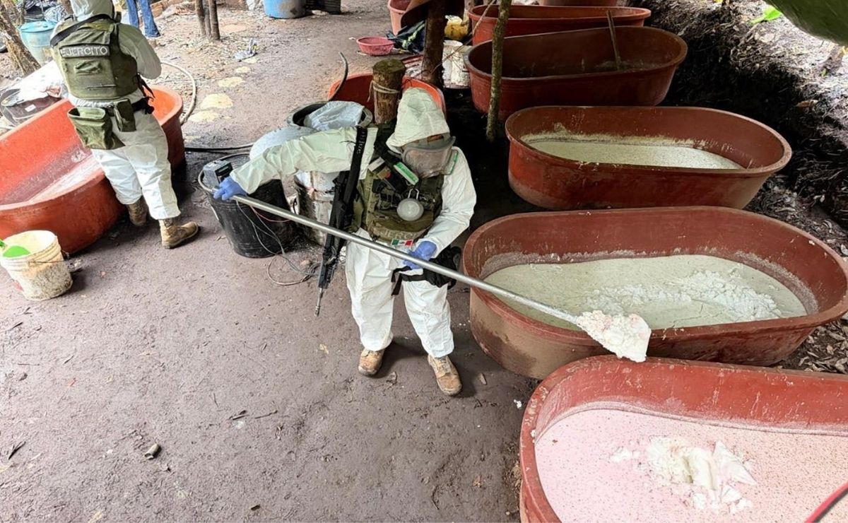 Inhabilitan narcolaboratorio con toneladas de metanfetamina en Michoacán
