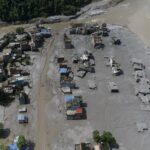Riada en Nepal: Más de 390 muertos y mil 400 desaparecidos