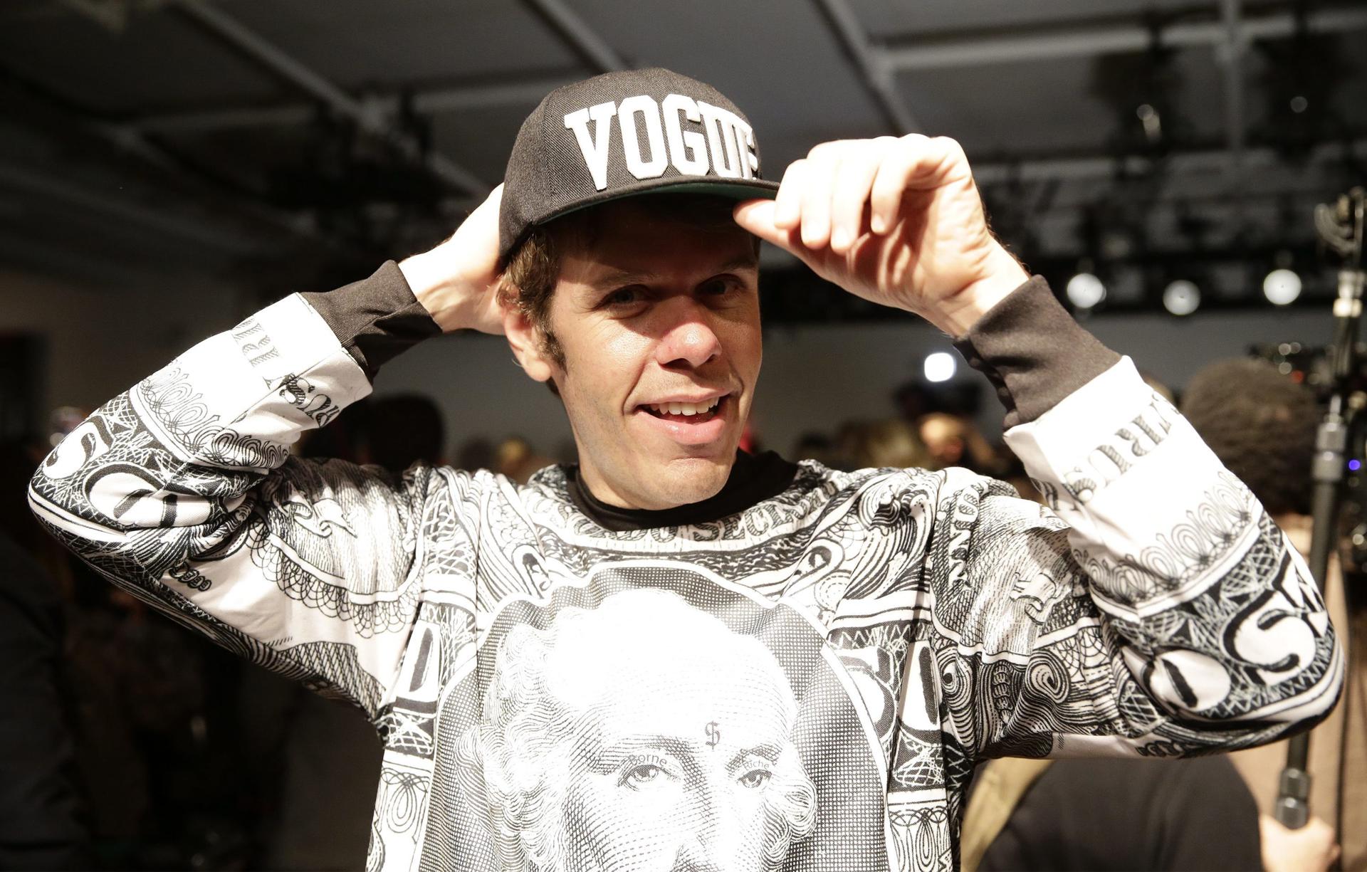 Hospitalizan al bloguero Perez Hilton tras episodio de autolesión