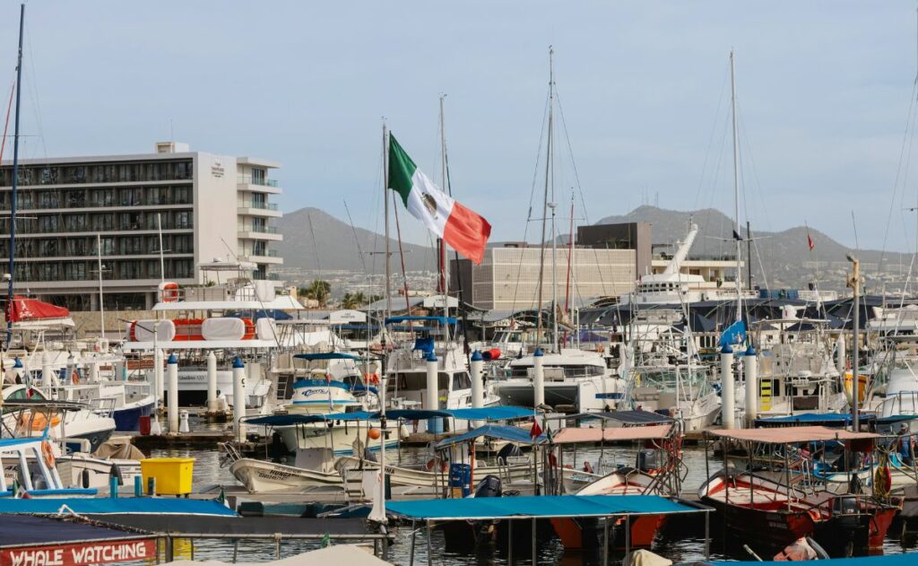 Cierran puertos en Baja California Sur por mal clima