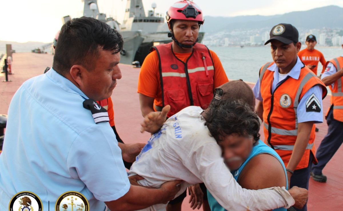 Marina rescata a pescador a la deriva en aguas de Acapulco - reunion-de-pescador-con-su-familia-tras-ser-rescatado