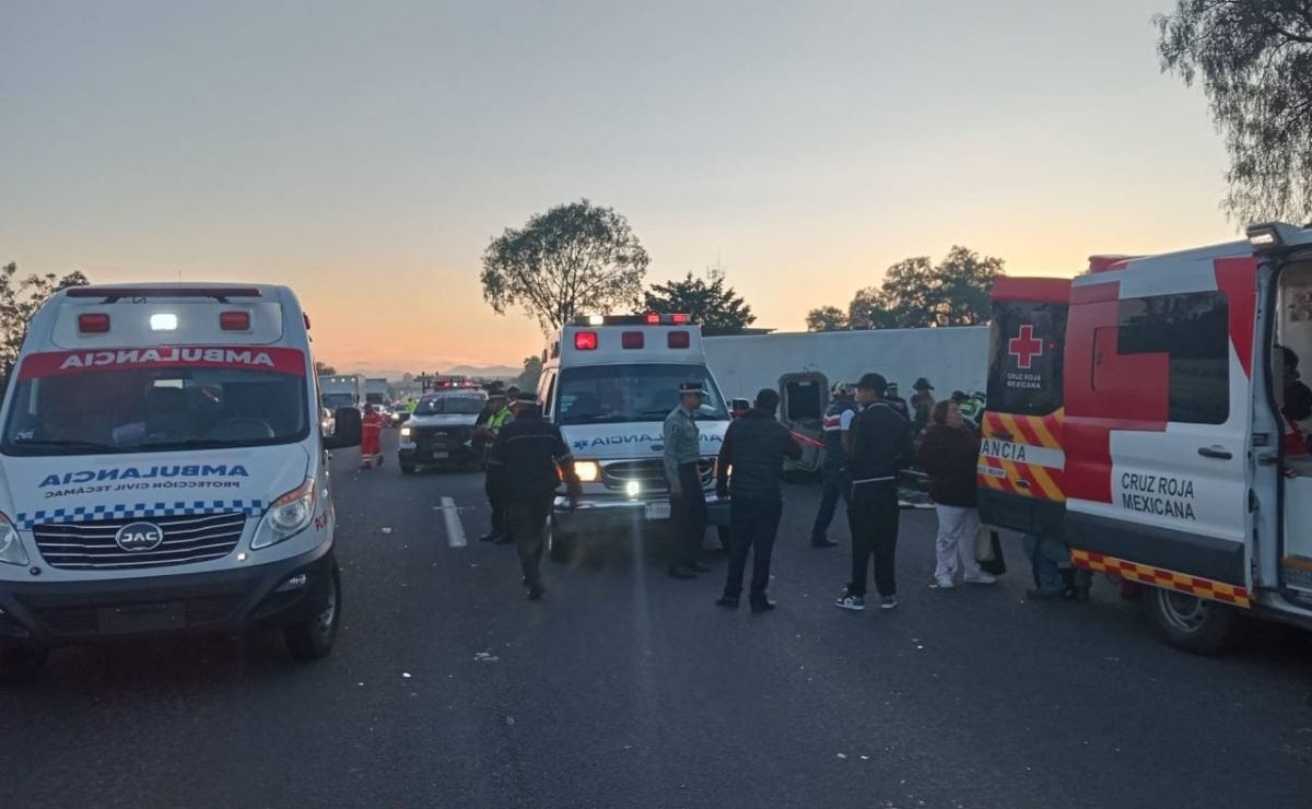 Vuelca autobús de pasajeros sobre la México-Pachuca; hay un muerto - servicios-de-emergencia-en-la-mexico-pachuca-por-volcadura-de-autobus