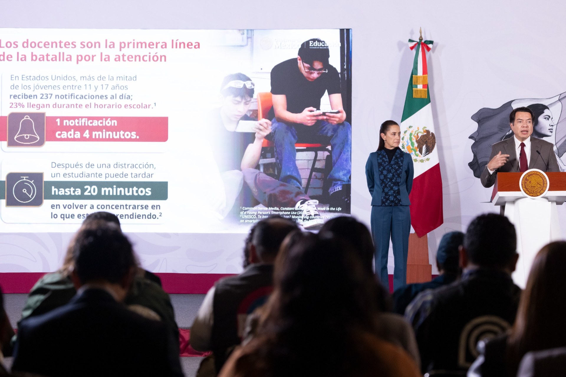 Sheinbaum pide discutir regulación de plataformas digitales y redes sociales para que se conozca impacto de su uso excesivo