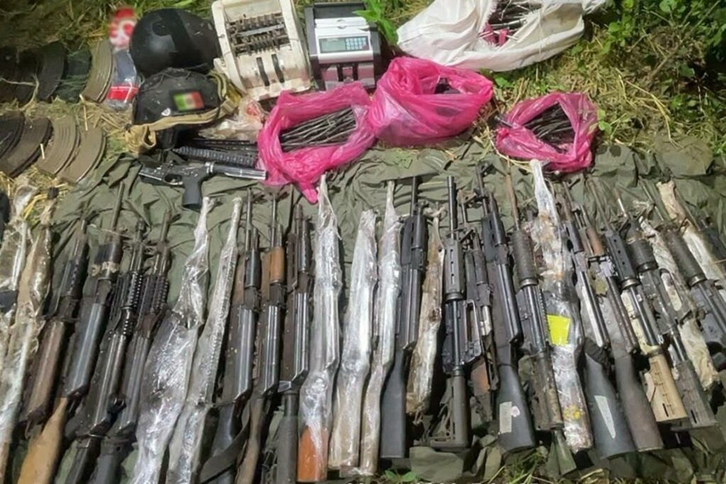 Golpe al crimen en Sinaloa: 8 detenidos, 33 armas largas y explosivos asegurados