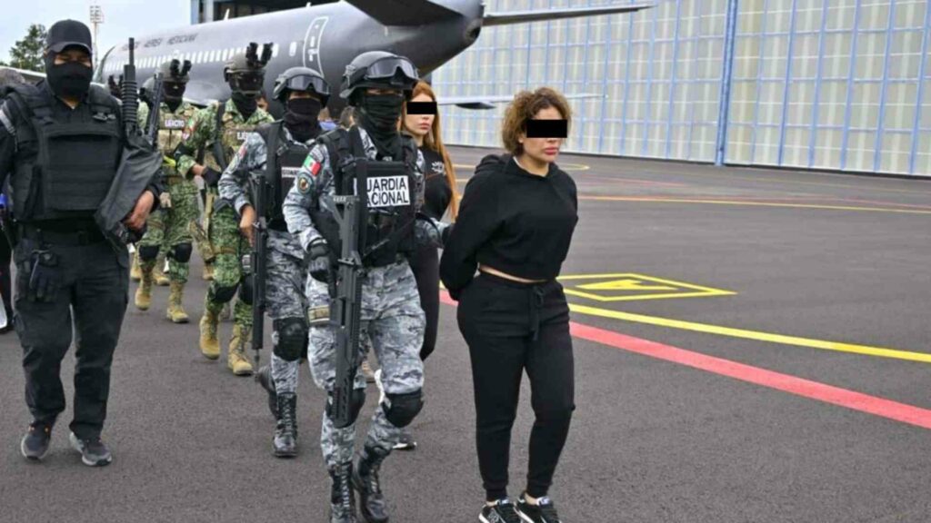 Suman 12 detenidos tras operativo contra el CJNG en Michoacán - trasladan-a-cdmx-a-nueve-integrantes-del-cjng-detenidos-en-michoacan-1-1024x576