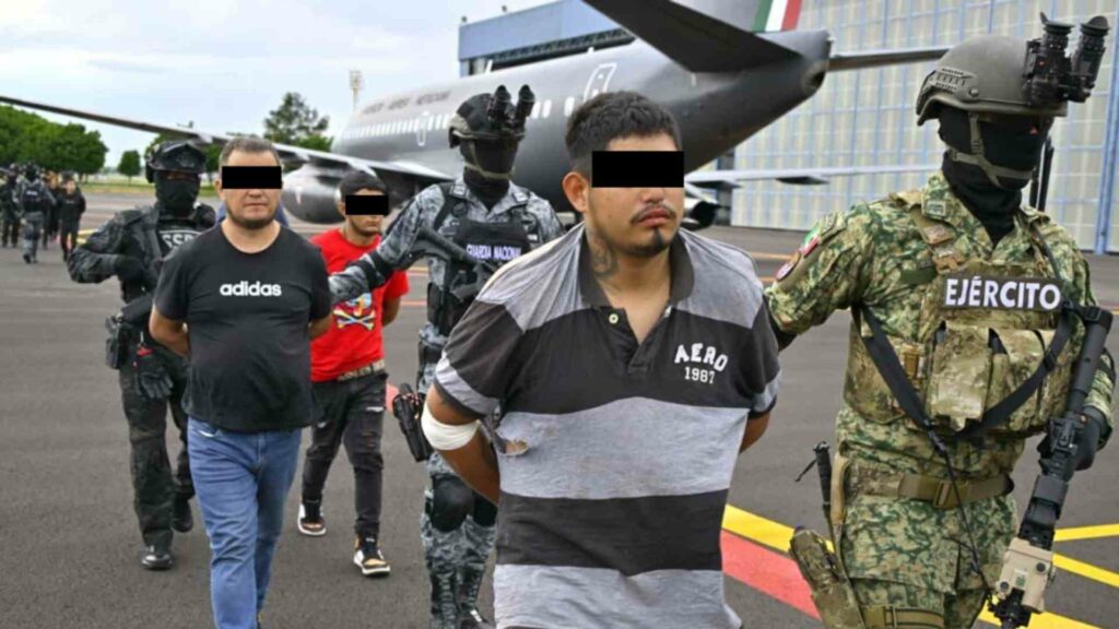 Suman 12 detenidos tras operativo contra el CJNG en Michoacán - trasladan-a-cdmx-a-nueve-integrantes-del-cjng-detenidos-en-michoacan-2-1024x576