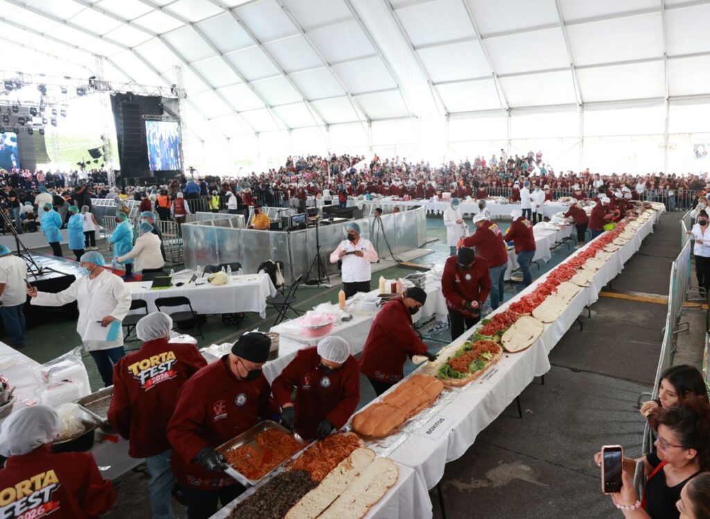 Una torta de 1.5 toneladas se conquista un récord Guinness en México