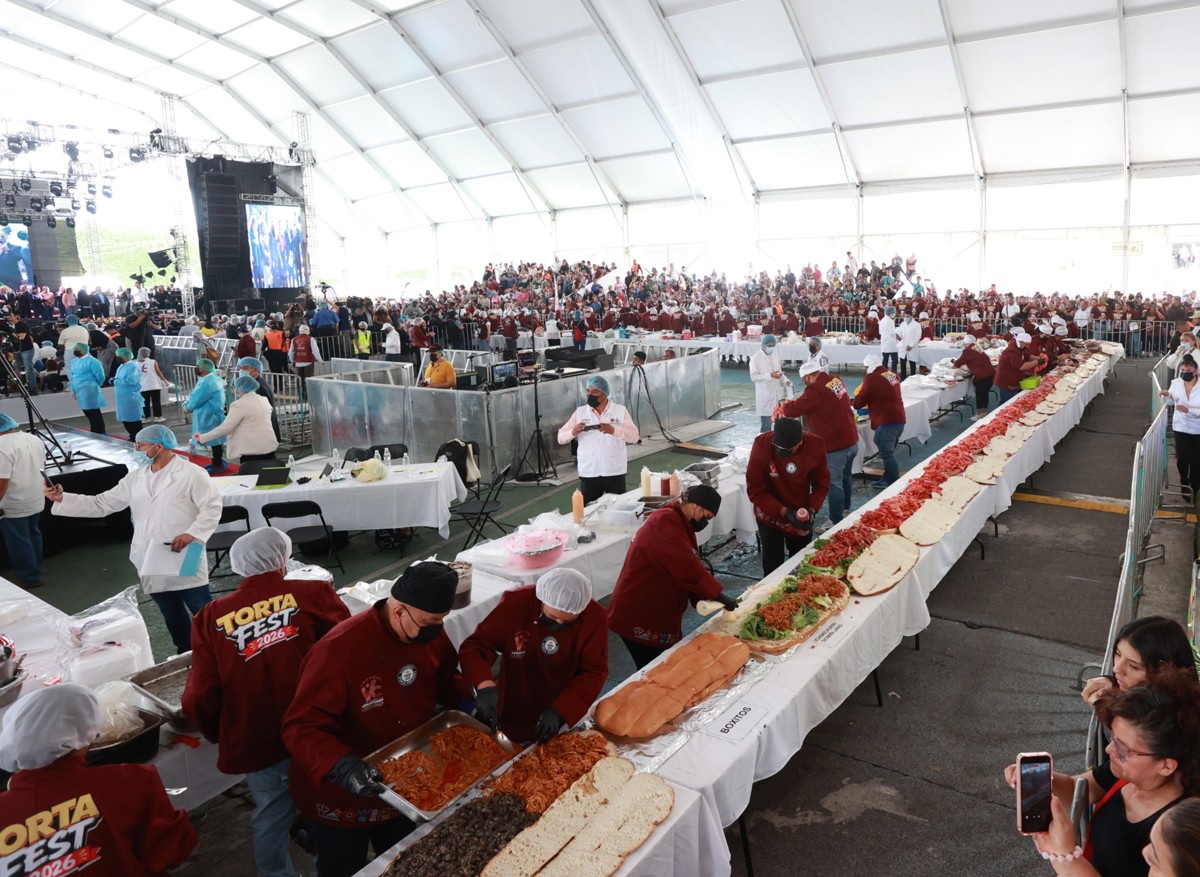 Una torta de 1.5 toneladas se conquista un récord Guinness en México Una torta de 1.5 toneladas se conquista un récord Guinness en México