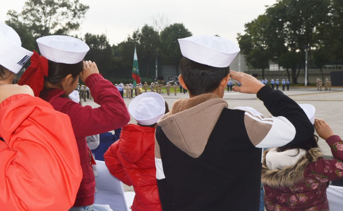 Niños viven un día como elementos navales de la Marina
