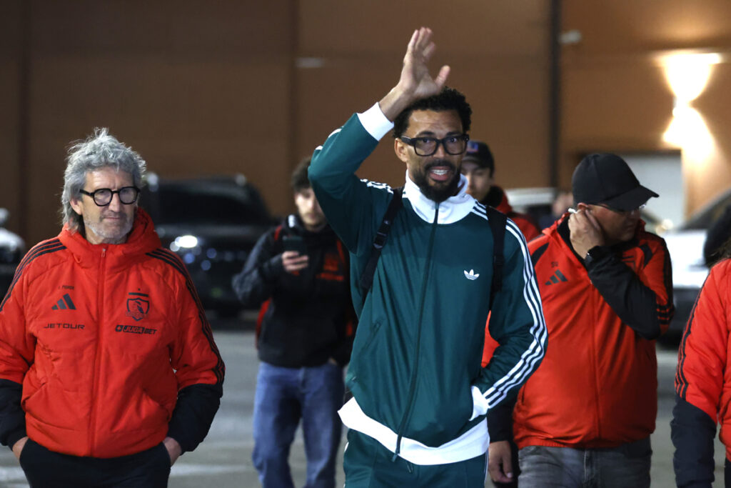 ¿Cuándo debutará 'Vozinha' con Colo Colo? - vozinha-ya-esta-en-chile-a-que-equipo-se-suma-3-1024x683