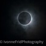 Una noche, dos grandes espectáculos astronómicos: eclipse total de Sol y lluvia de estrellas