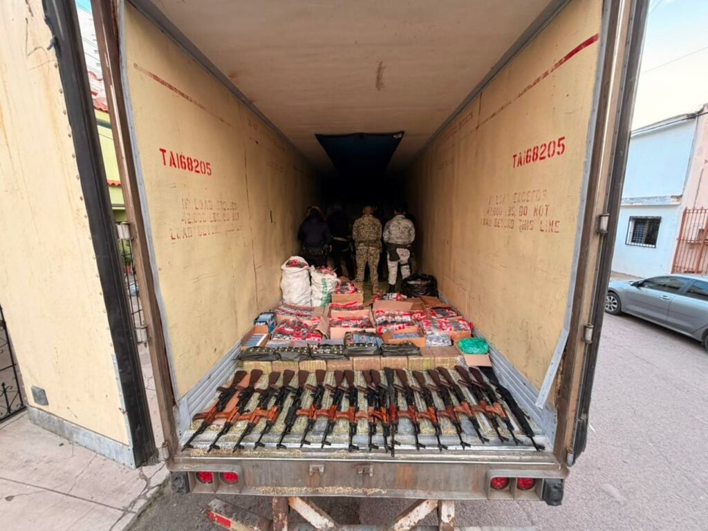 Detienen en Mazatlán a dos presuntos integrantes del Cártel del Pacífico y decomisan arsenal - whatsapp-image-2026-08-15-at-20246-pm-3-1024x768