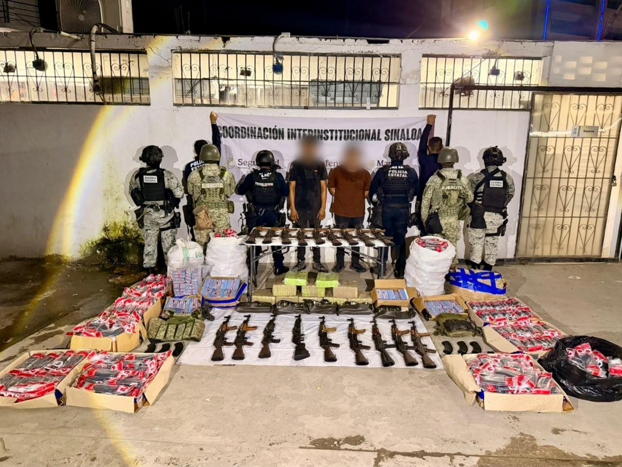 Detienen en Mazatlán a dos presuntos integrantes del Cártel del Pacífico y decomisan arsenal
