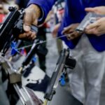 EE.UU. demanda a ciudad de California por cobrar mil 600 dólares por licencia de armas
