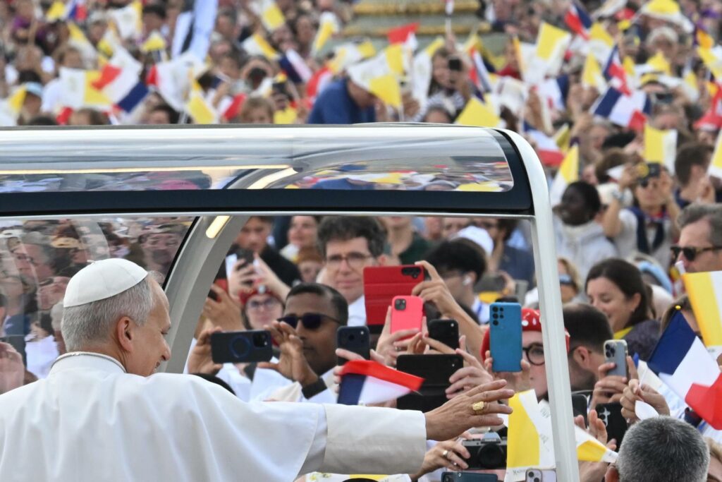 Macron califica de "monumental" la misa de León XIV en París - 339929ca10fd6847e2f319f779ef6a098bd358c3w-1024x683