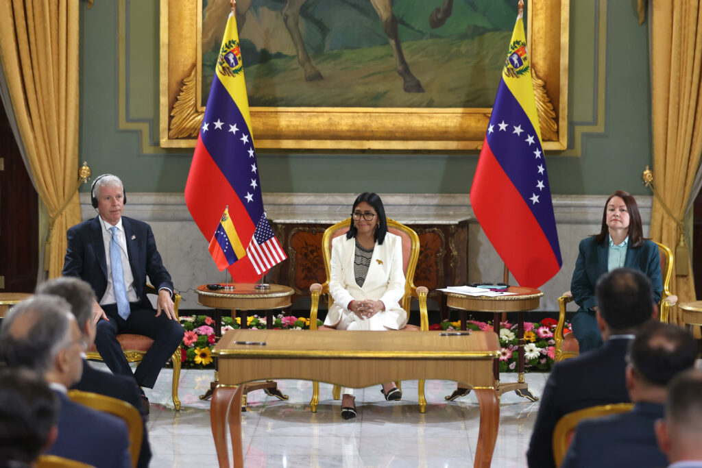 Trump acelera la firma de contratos tras histórico acuerdo petrolero con Venezuela