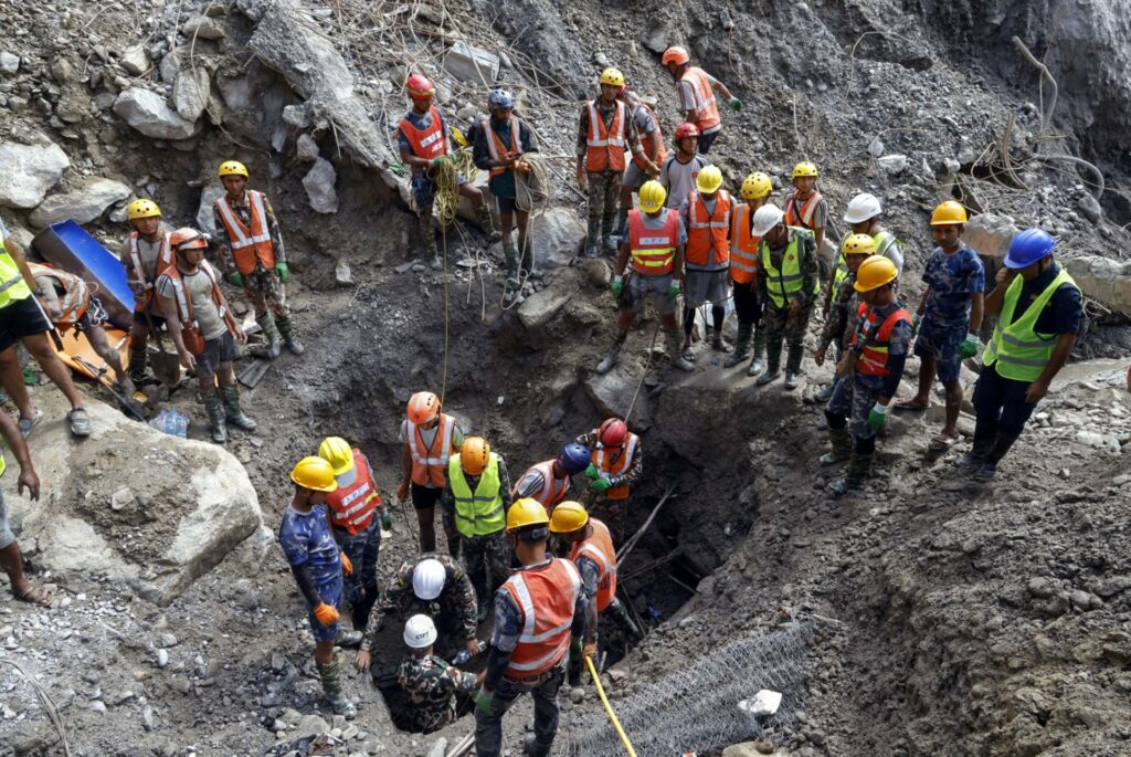 Nepal mantiene las búsquedas 11 días después de la riada tras nuevos rescates con vida