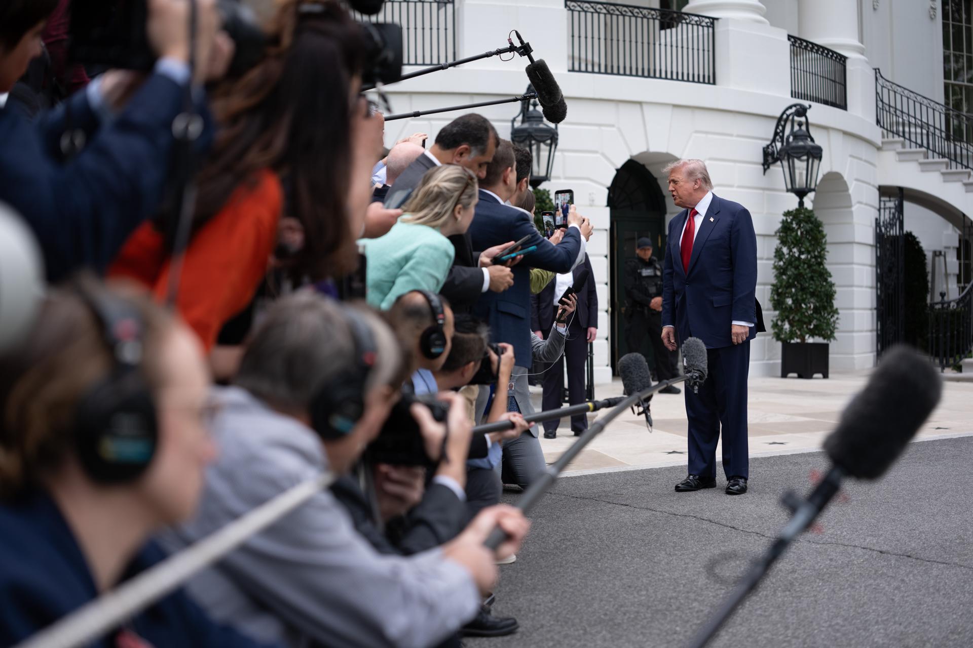 Trump TV arranca con un discurso antiguo mientras cadenas suspenden cobertura conjunta
