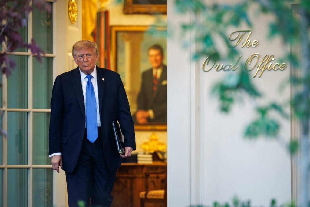 Las autoridades de Los Ángeles arrestan a un hombre acusado de amenazar de muerte a Trump