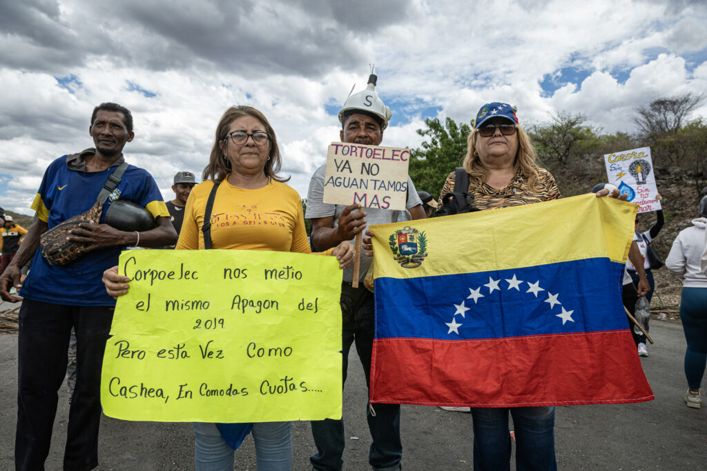 Protestan contra cortes eléctricos en el noroeste de Venezuela y piden respuestas a Trump