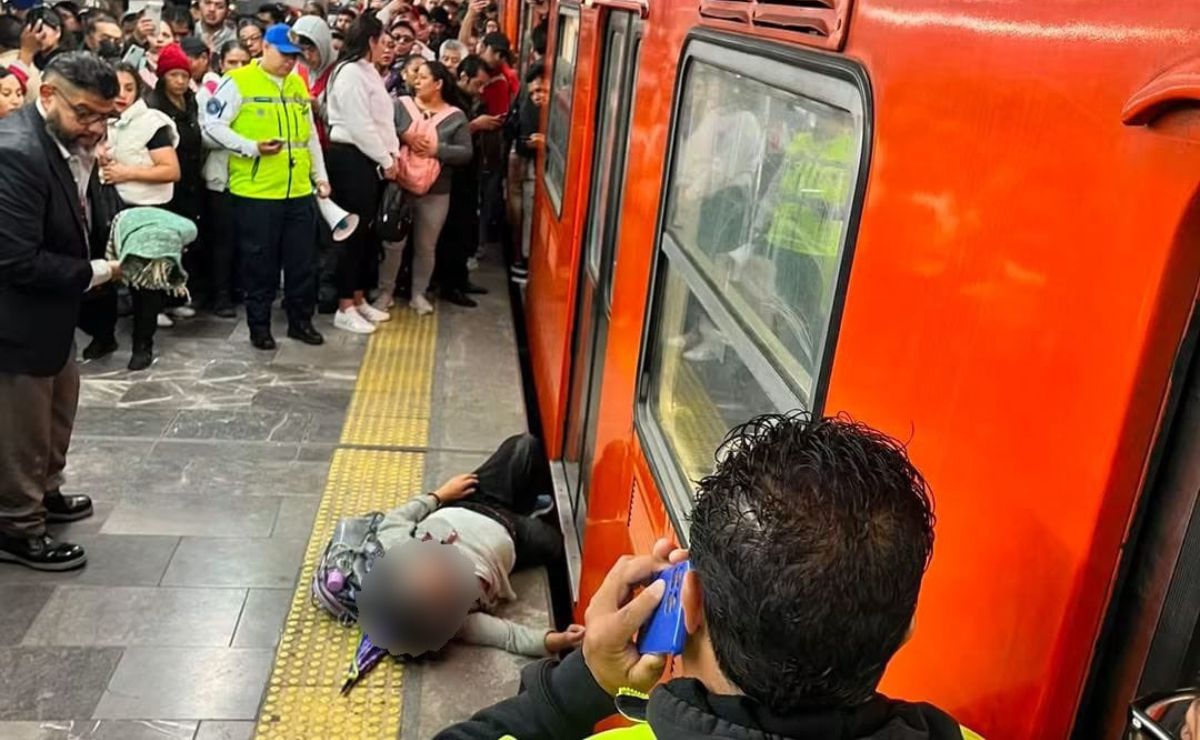 Video: Metro CDMX prensa el pie a usuaria en Línea 9; así la rescataron Video: Metro CDMX prensa el pie a usuaria en Línea 9; así la rescataron