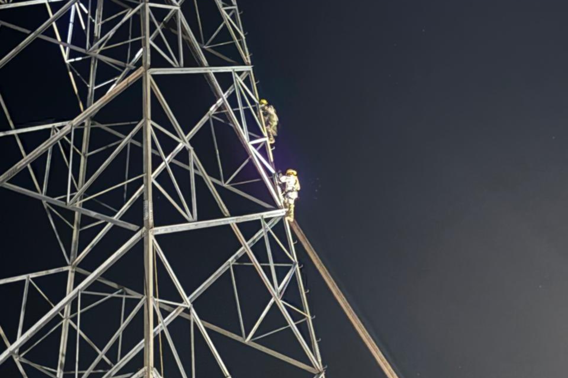 CFE restablece servicio eléctrico en 4 estados y explica las razones del apagón CFE restablece servicio eléctrico en 4 estados y explica las razones del apagón