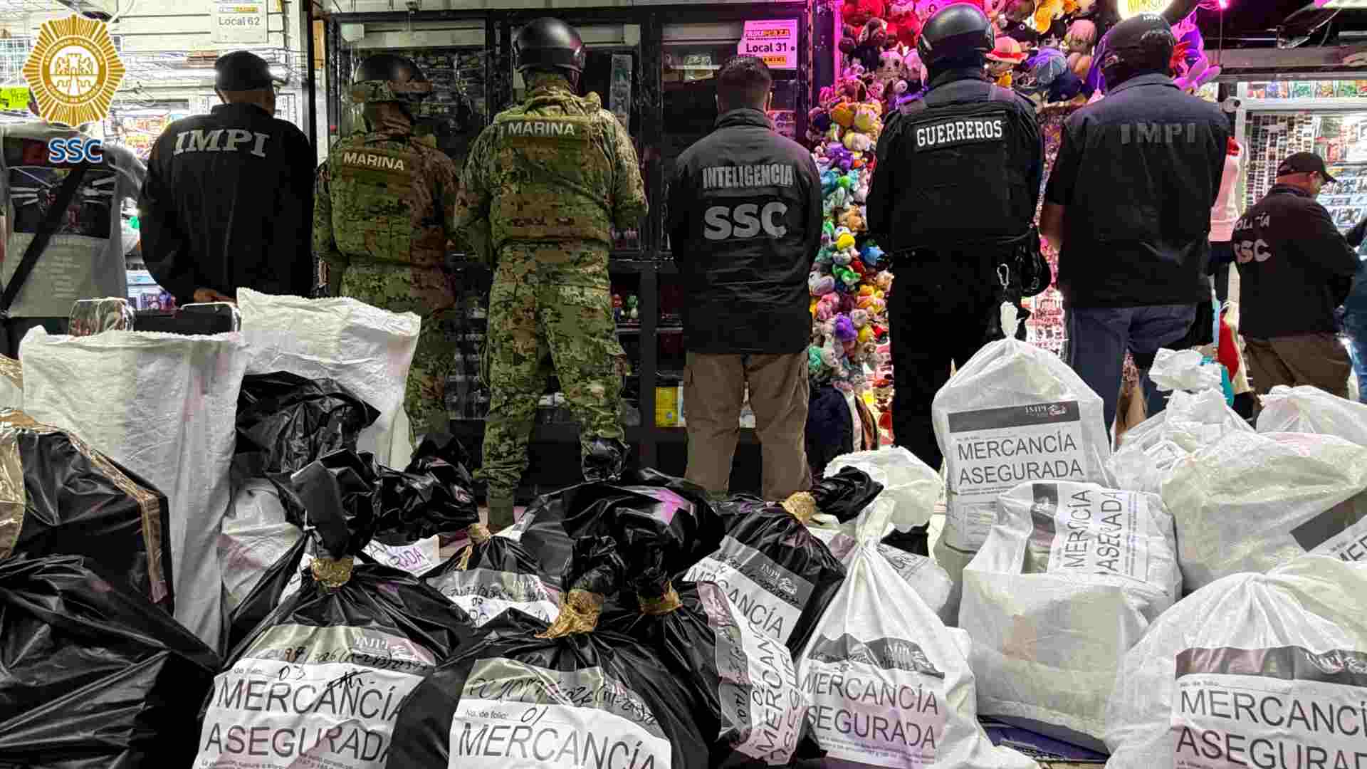 Aseguran 477 productos presuntamente pirata en plazas del Centro Histórico de CDMX