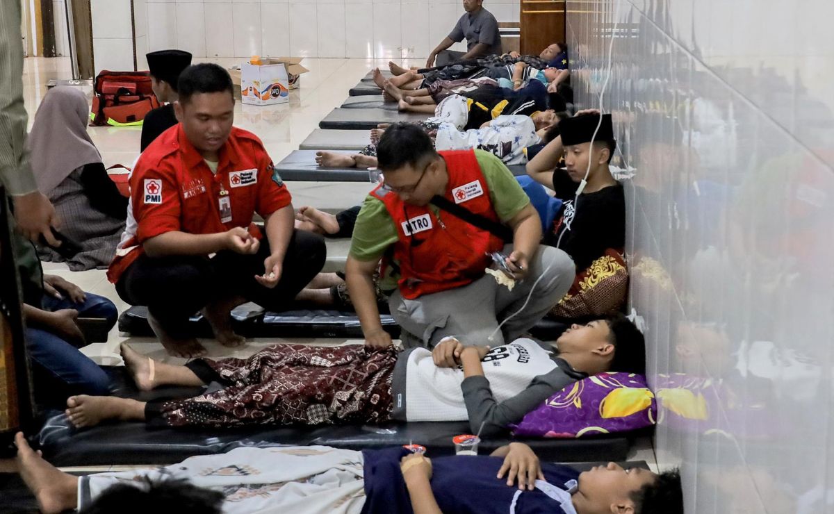 Más de 500 niños son hospitalizados en Indonesia tras ingerir comida escolar gratuita
