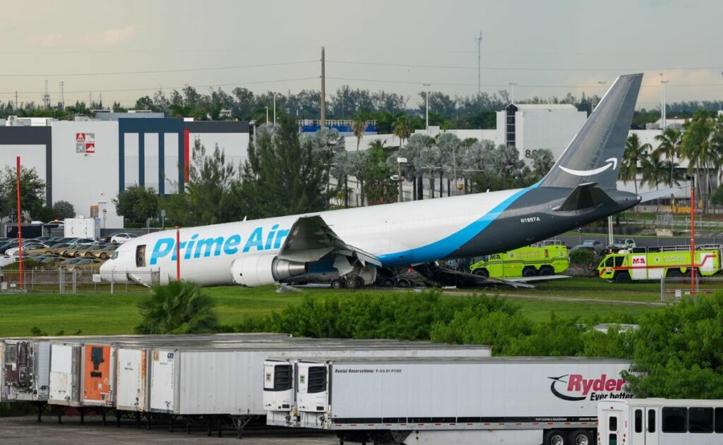 Demandan a Amazon por el accidente de un avión de carga que dejó cinco muertos en Miami