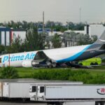 Demandan a Amazon por el accidente de un avión de carga que dejó cinco muertos en Miami