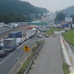 Bloquean la México-Toluca en ambos sentidos; fila de autos es kilométrica